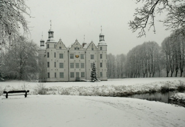 P1160737 Schloss im Winter 2 v2